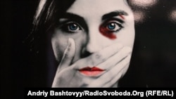 Зомбулукка каршы сүрөт-көргөзмөдөн. Украина, 25-ноябрь, 2011.