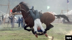 Көчмөндөр оюнунан бир көрүнүш.