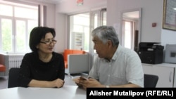 Аида Кубатова менен Бекташ Шамшиев маек курууда. 2018.