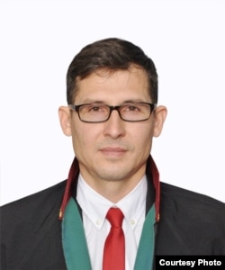 Энис Зияли.