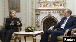 Veruje se da Putin nikada nije oprostio Hilari Klinton što je 2011. javno dovodila u pitanje regularnost parlamentarnih izbora u Rusiji