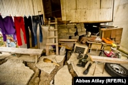 Toprak süýmesinden soňra Abžanyň öýüniň zemininde dörän jaýryklar