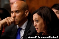 Харрис задает вопросы генпрокурору Барру на слушаниях в Сенате.