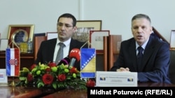 Ministri odbrane Hrvatske i BiH Ante Kotromanović i Muhamed Ibrahimović, Sarajevo, maj 2012.