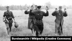 Туткунга түшкөн советтик аскерлер. 1941-жыл, июнь.