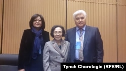 Илимпоз-фольклорчу С. Кайыпов Үрүмчүдөгү Манас симпозиумунда. 24-25 Октябрь 2015