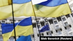 Єврокомісія представляє результати скринінгу державам-членам у звітах про скринінг, у яких вона може рекомендувати їм розпочати переговори у відповідних сферах політики