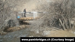 Ала-Тоодогу өзөндөрдүн бириндеги көпүрө