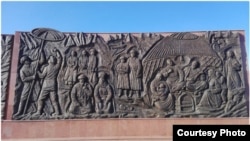 Правая часть барельефа, посвященному 1916 году (фото автора)