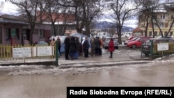 Prije šest godina u 'Fortuni' je otvoren stečajni postupak zbog čega je Hasija sa još oko 200 radnika dobila otkaz nakon 36 godina rada (radnici na protestu ispred fabirke 'Fortuna' u decembru 2017. godine