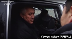 Жалил Атамбаев отвечает на вопросы Ыдырыса Исакова, архивное фото.