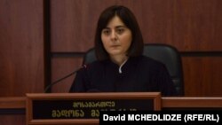 მოსამართლე მადონა მაისურაძე მარნეულის ყოფილი მერის თემურ აბაზოვის საქმის განხილვაზე. 6 სექტემბერი, 2018 წელი