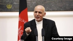 غنی: بیخ و ریشۀ داعش را نابود بسازید.