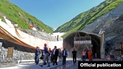 Түндүк-түштүк жолунун курулушу менен таанышуу