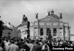 Скидання пам’ятника Леніну, 1990 рік