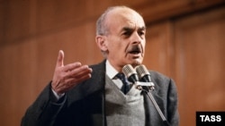 Bulat Okucava, 1993 senesi