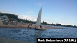 Көл жээги, 2013-жыл