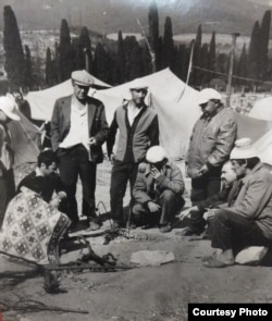 Палаточный лагерь крымских татар возле села Красный Рай под Алуштой. 9 июля 1992 года