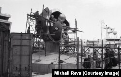 Установка памятника "Золотое дитя" в Одессе