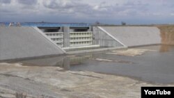 Дамба на Північно-Кримському каналі