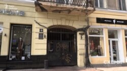 Прохід у двір – через дві арки, за другою ховається колись затишне подвір’я