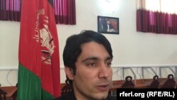 عمر زواک علاوه بر جنگ در چاه انجیر ولسوالی نادعلی، حملات جنگجویان طالبان بر پوسته های دولتی در ولسوالی های مارجه و ناوه را نیز تائید کرد.