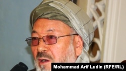 خلیلی: دشمن در کمین است.