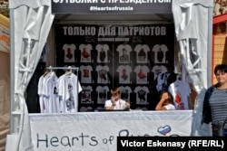 Vladimir Putin „numai pentru patrioți” în Piața Roșie de la Moscova.