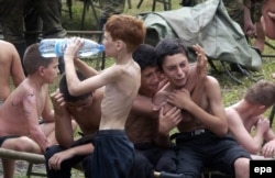 Звільнені заручники бесланської школи