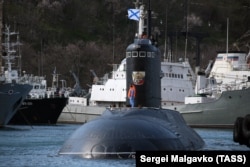 Большая дизельная подводная лодка «Великий Новгород» (проект 636.3) в Севастополе после ее включения в состав Черноморского флота, архивное фото