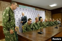 Затримані на Донеччині десантники Росії на прес-конференції в Києві (27 серпня). Це військовослужбовці 331-го полку 98-ї Свірської дивізії Повітрянодесантних військ Російської Федерації