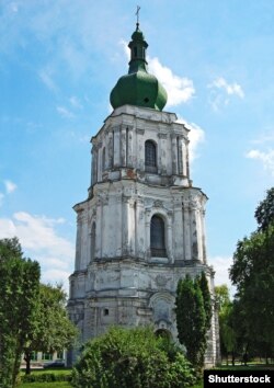 Дзвіниця Вознесенського собору на території Вознесенського монастиря в Переяславі-Хмельницькому. Вознесенський монастир – один із найвизначніших архітектурних ансамблів доби Гетьманщини, пам'ятка архітектури національного значення