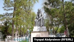 Monumentul lui Lenin din centrul orașului Jalal-Abad a fost, de asemenea, îndepărtat în această vară.