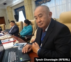 Кыргызстандагы 1916-жылкы улуттук боштондук көтөрүлүштүн жана Улуу Үркүндүн 100 жылдыгына арналган илимий жыйындын коногу - анжыяндык профессор Рустамбек Шамсутдинов. 21.10.2016.