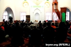 Reşatnıñ hatırasına dua. Aqmescit, 2015 senesi mart 20 künü