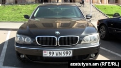 Armenia - Gyumri Mayor Vartan Ghukasian's armored car is parked outside the city hall, October 7, 2025.