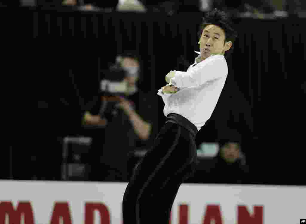 В 2013 году на чемпионате мира в Канаде Денис Тен&nbsp; завоевал серебряную медаль. Международные эксперты назвали это достижение Дениса "сенсацией". 15 марта 2013 года.&nbsp;