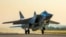 Un avion de vânătoare rusesc MiG-31, echipat cu o rachetă Kinjal, decolează de la baza aeriană Hmeimim din Siria, în 2021