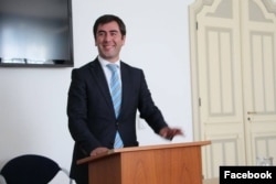 გიორგი წიქარიშვილი ამბობს, რომ საგარეო საქმეთა სამინისტროში ცხოვრების ზუსტად ნახევარი აქვს გატარებული - მას კვლავ სჯერა, რომ ქვეყნის ევროპულ და ევროატლანტიკურ ინტეგრაციას ალტერნატივა არ გააჩნია.