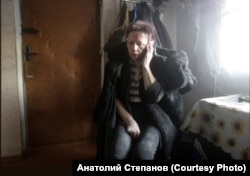 Ok ýarasyny alan aýal. Debalsewo, 2014-nji ýylyň 23-nji noýabry.