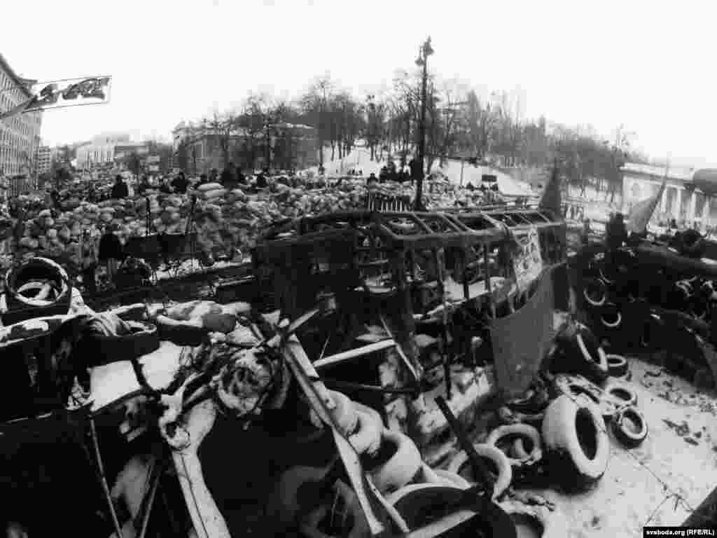 На Грушэўскага ўжо тры паўнацэнныя лініі барыкадаў