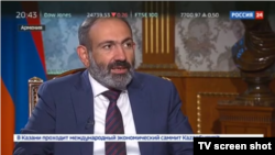 Премьер-министр Армении Никол Пашинян дает интервью телеканалу Россия 24, Ереван, 11 мая 2018 г. 