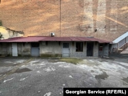 უზნაძის 111-ის შიდა ეზო