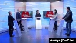 Өмүрбек Текебаев «Азаттыктын» «Эксперттер талдайт» берүүсүндө башка катышуучулар менен. 18-ноябрь, 2020-жыл.