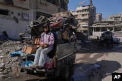 Газа тилкесиндеги жер которгон үй-бүлө. 28-август 2025-жыл