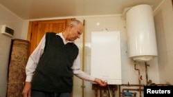 Plafonarea prețurilor și subvențiile Guvernului nu au ajutat suficient, așa cum s-au așteptat guvernanții. Acum că prețurile încep să scadă, apare întrebarea dacă plafonarea mai este sau nu eficientă și necesară. (Imagine generică)