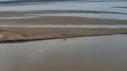 Diňle: Amyderýanyň suwy çekildi, türkmenistanlylar muny Owganystanyň täze kanalyndan görýärler 