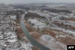 Forcat ruse e kaluan lumin Oskil lehtësisht kur e nisën pushtimin në vitin 2022, por u zmbrapsën muaj më vonë në një disfatë që e turpëroi Kremlinin.