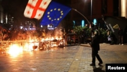 Miting al opoziției în ziua alegerilor locale din Tbilisi, la 4 octombrie 2025.