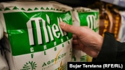 Forografi ilustruese nga një dyqan ushqimor në Kosovë.